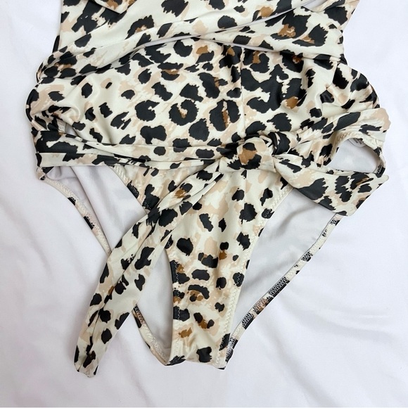 Aerie Leopard Print Full Coverage Cut Out Wrap One Piece Swimsuit Small LONG - Picture 4 of 9